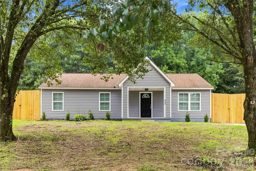 412 E Mclelland AVE, Mooresville, NC 28115