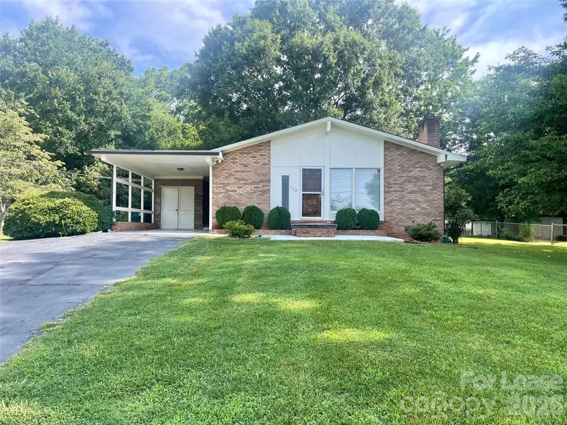 402 L ST E, Newton, NC 28658