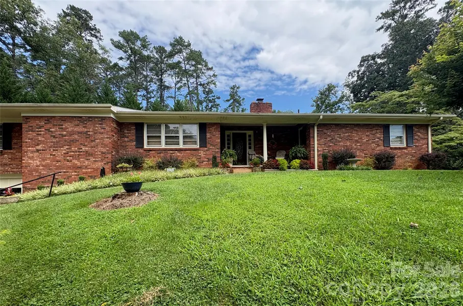 11 Thornberry DR, Alexander, NC 28701