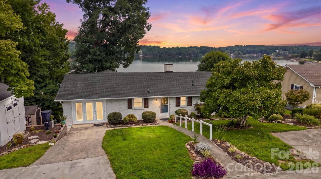 220 Lakeshore LN, Taylorsville, NC 28681