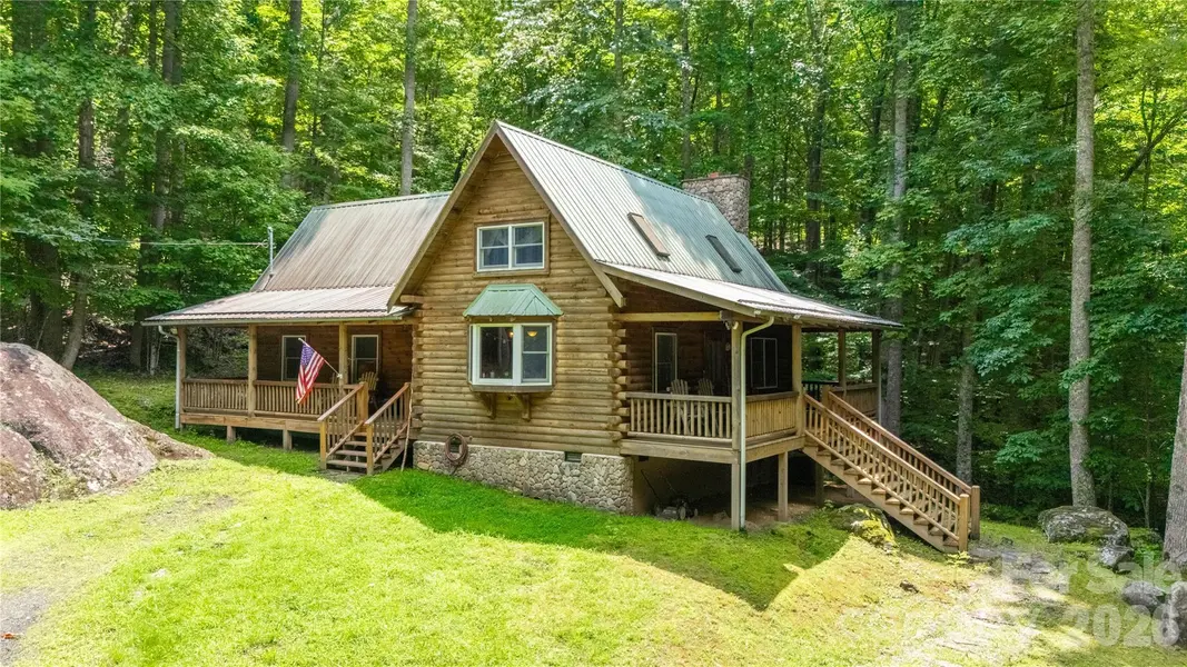 400 Amber DR, Bakersville, NC 28075