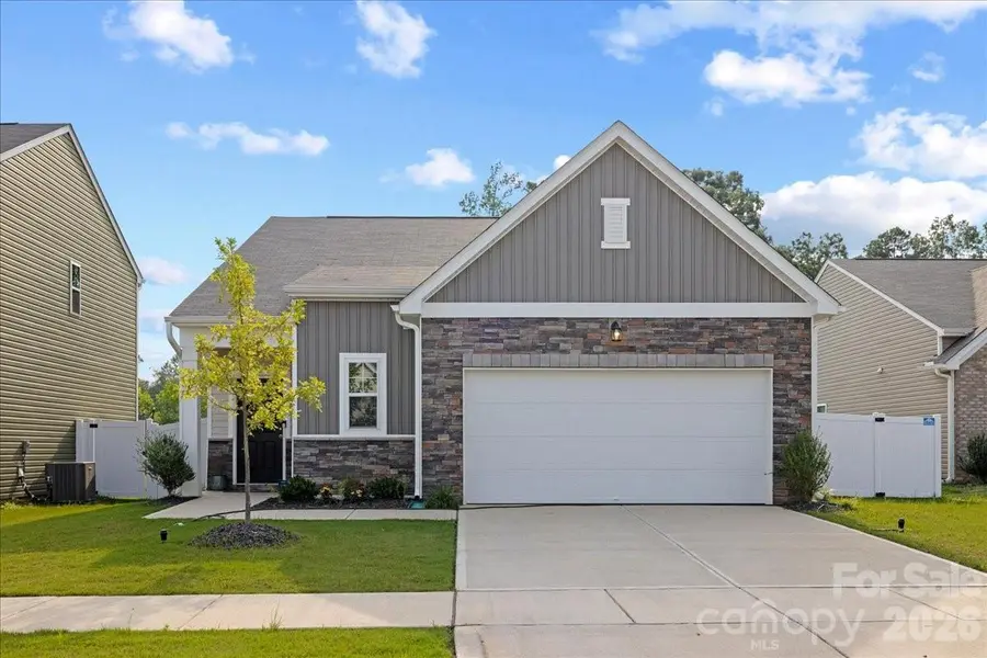 144 BABBLING BROOK DR, Clayton, NC 27520