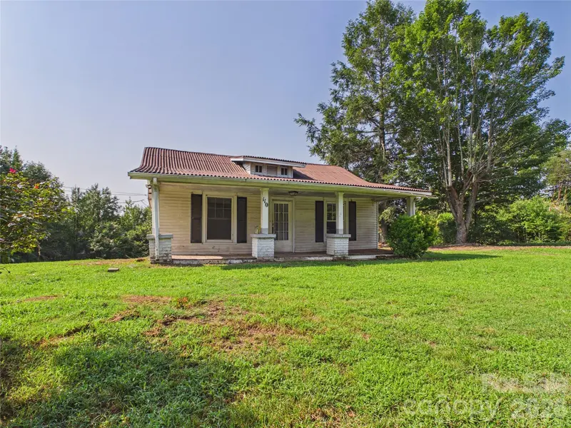 110 Woodlane ST, Granite Falls, NC 28630