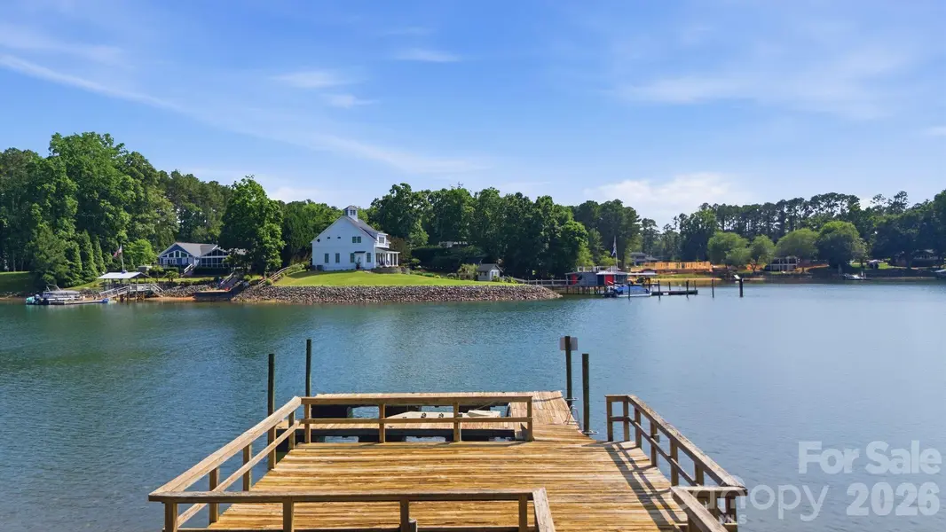 125 Misty Cove LN, Mooresville, NC 28117
