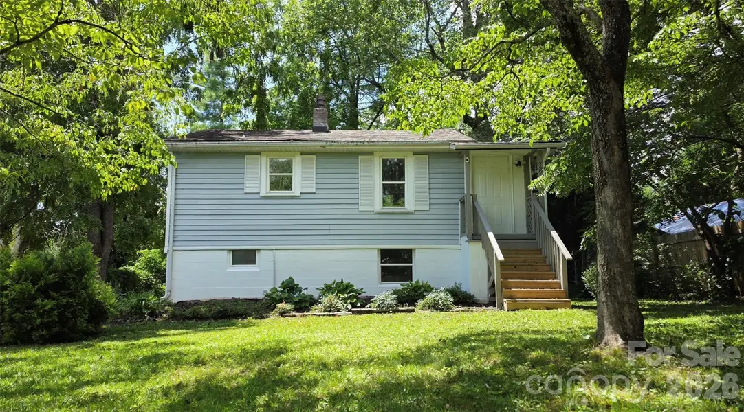 827 Forest ST, Hendersonville, NC 28739