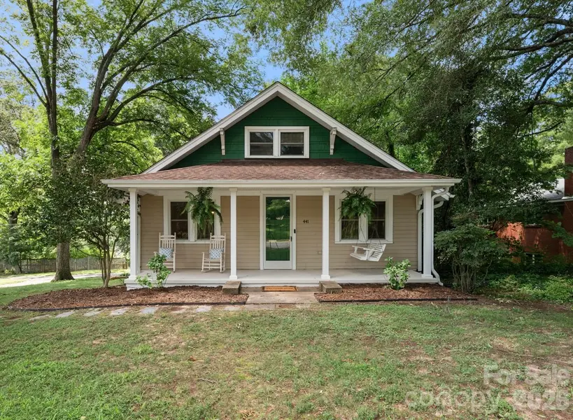 441 8th Avenue DR NW, Hickory, NC 28601