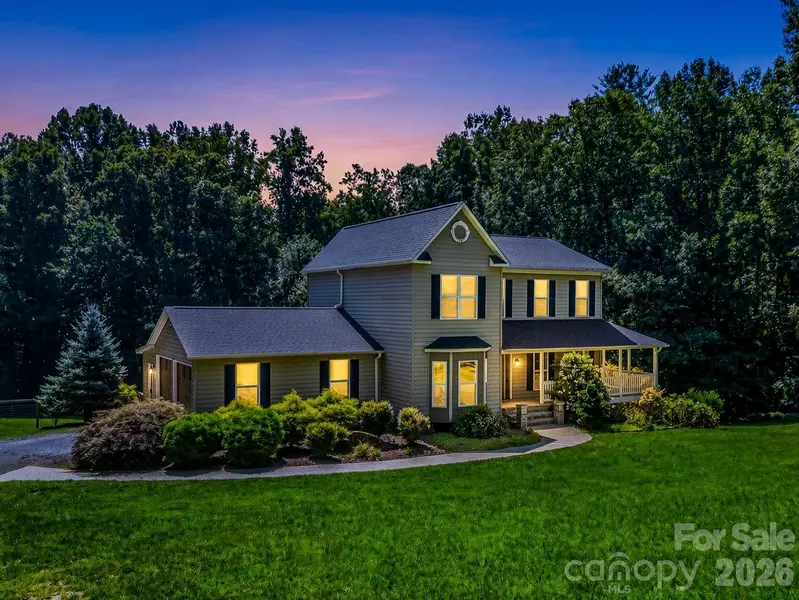 69 Ivy LN, Fletcher, NC 28732
