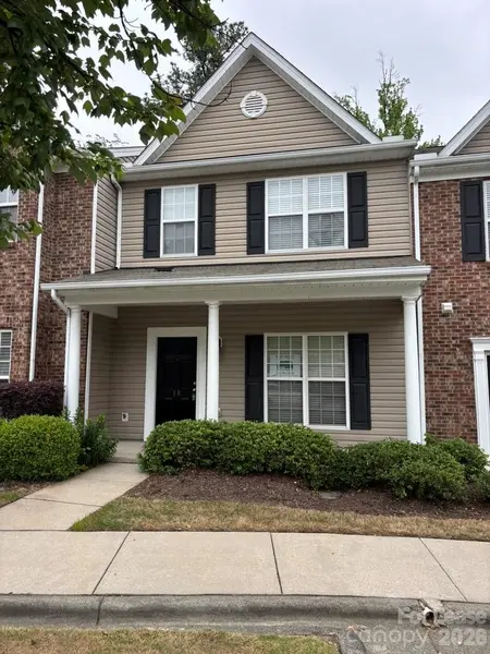 18 Sharpstone LN, Durham, NC 27703
