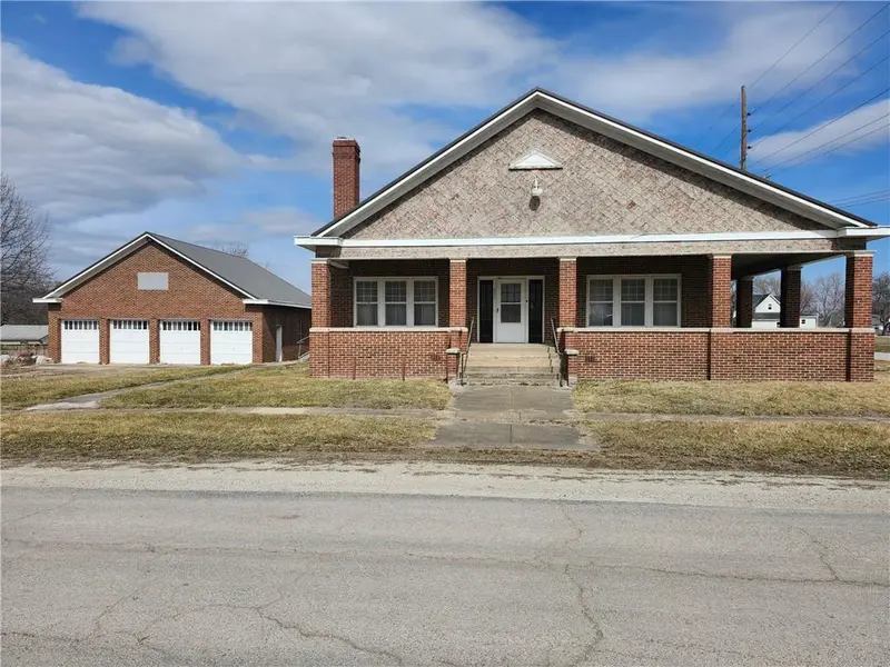 207 E 4th ST, Braymer, MO 64624