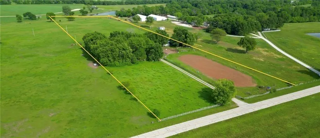 20875 Mission RD, Bucyrus, KS 66013