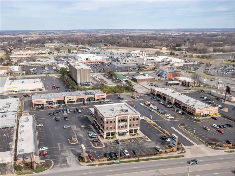 1209 E N Belt HWY, St Joseph, MO 64506