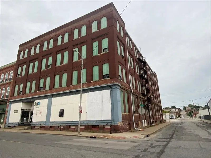 217 S 4th ST, St Joseph, MO 64501