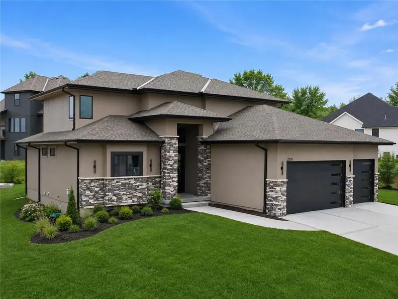 2531 NE Woodland Oak CIR, Lee's Summit, MO 64086