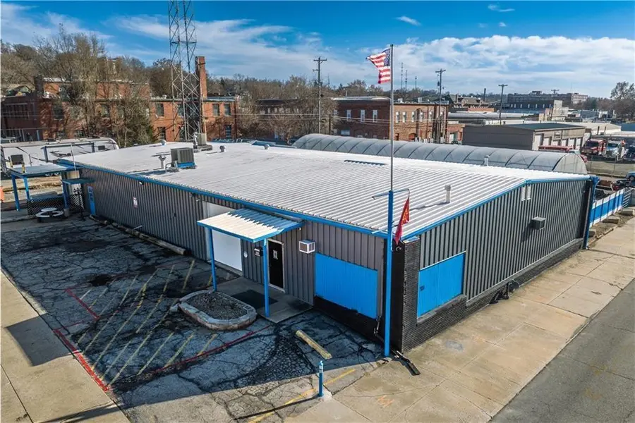 701 S 8th ST, St Joseph, MO 64501
