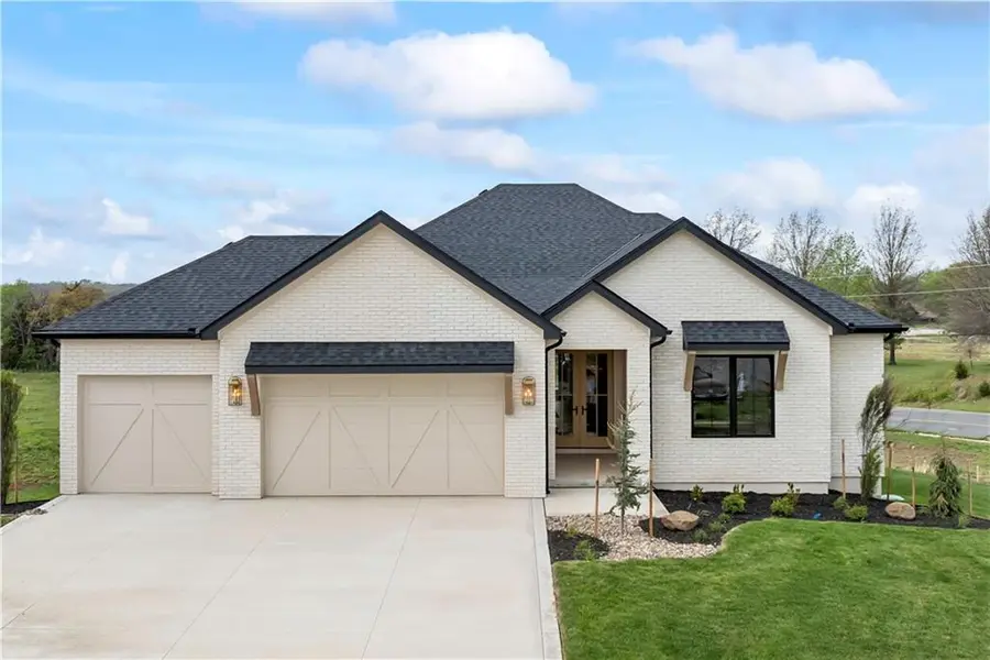 1816 NE Lashbrook CIR, Lee's Summit, MO 64086
