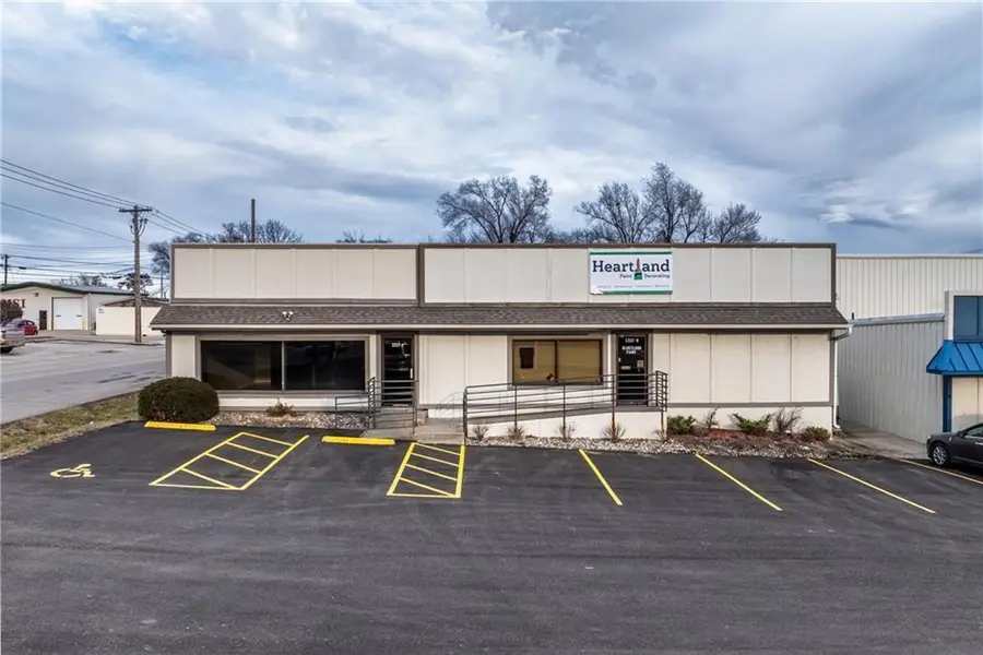 2327 N Belt HWY, St Joseph, MO 64506