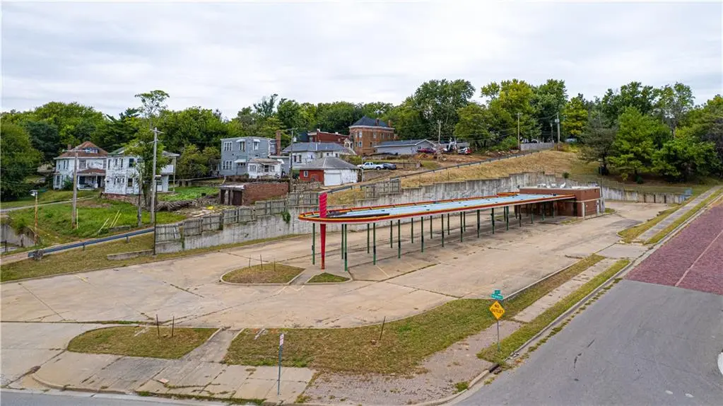 1317 Frederick AVE, St Joseph, MO 64501