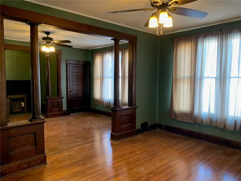 1002 S 22nd ST, St Joseph, MO 64507