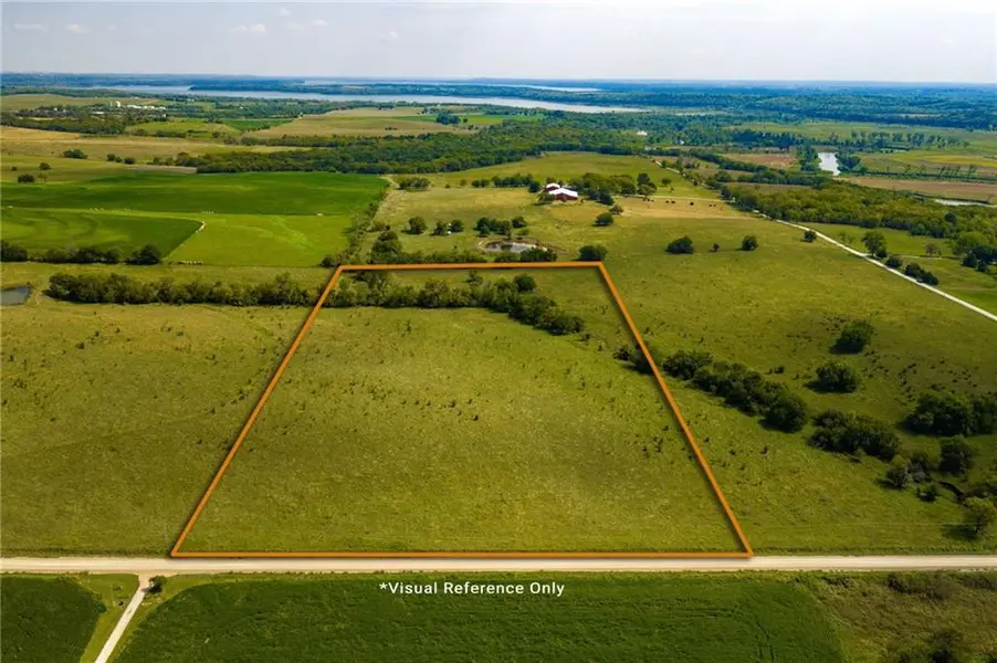 1230 E 100 RD, Berryton, KS 66409