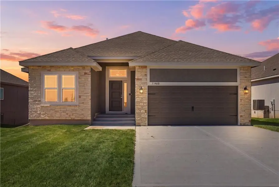 11460 N Auburndale CIR, Kansas City, MO 64157