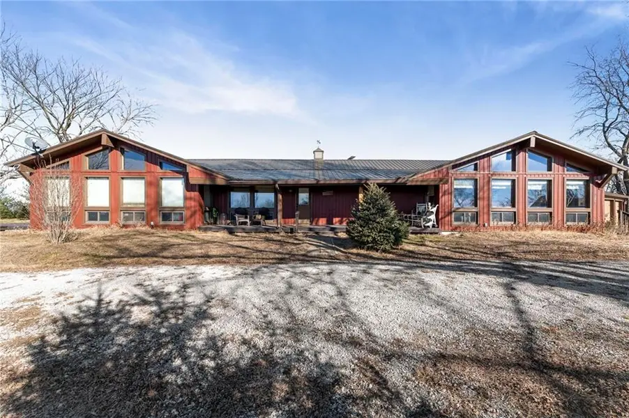 8046 Southpoint DR, Camden, MO 64017