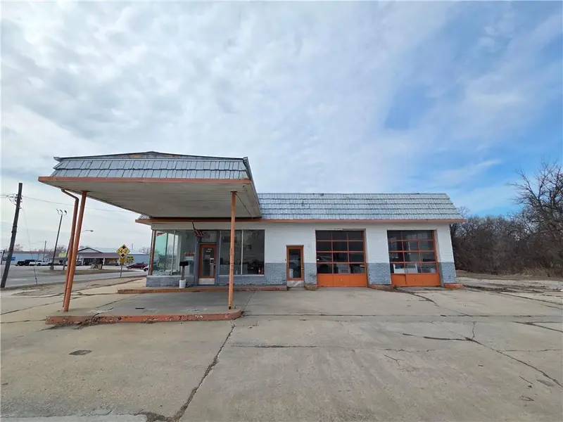 18 S Orange ST, Butler, MO 64730