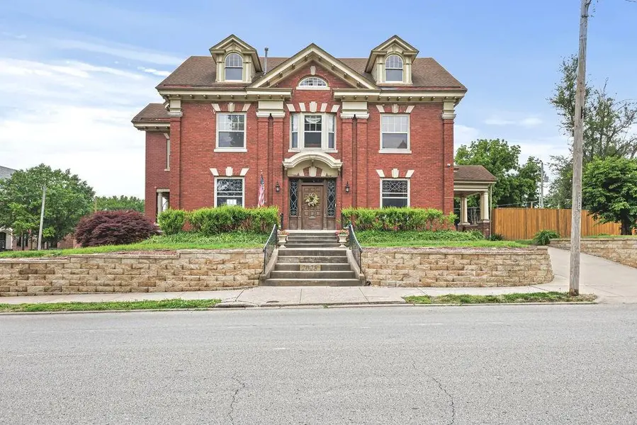 2028 Clay ST, St Joseph, MO 64501