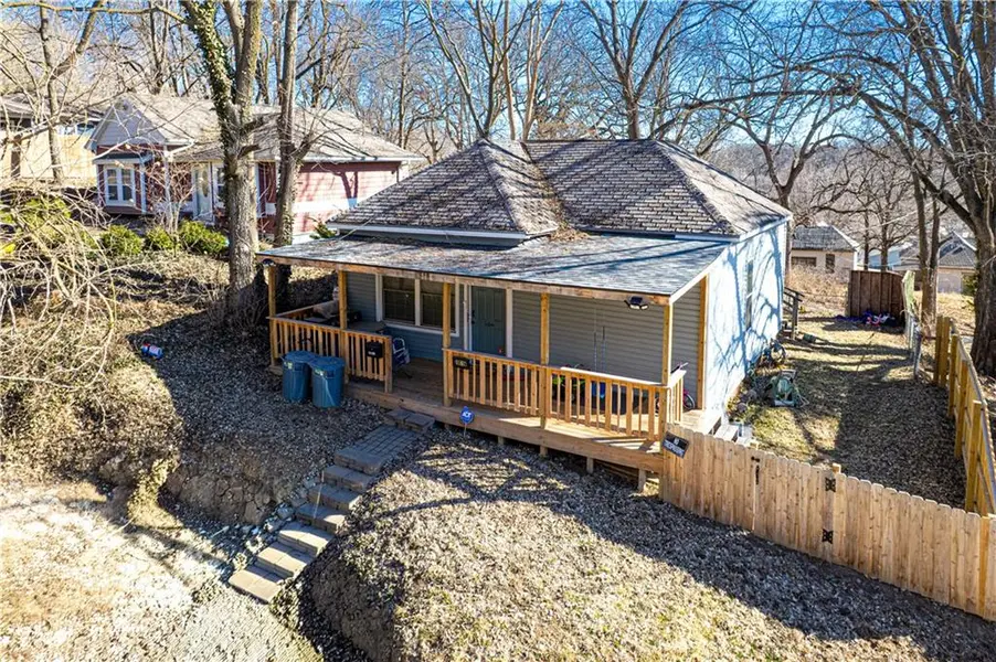 2911 N 6th ST, St Joseph, MO 64505