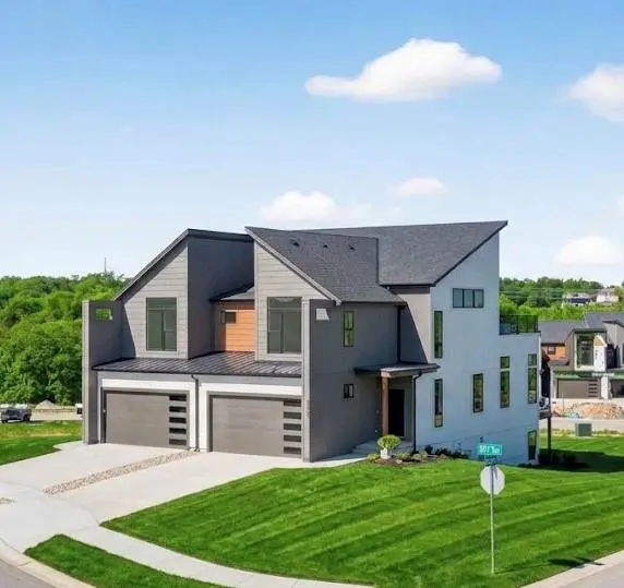 22502 W 93rd TER, Lenexa, KS 66227