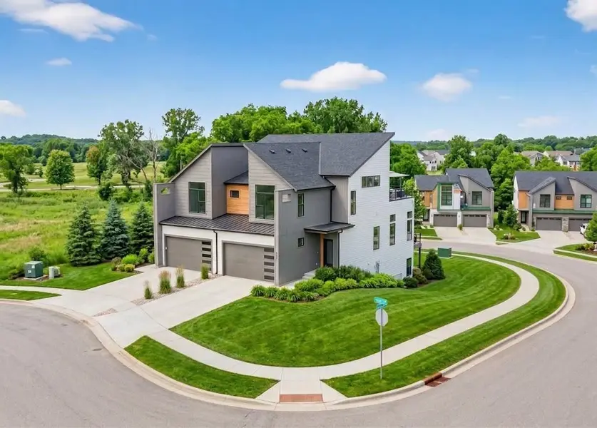 22504 W 93rd TER, Lenexa, KS 66227
