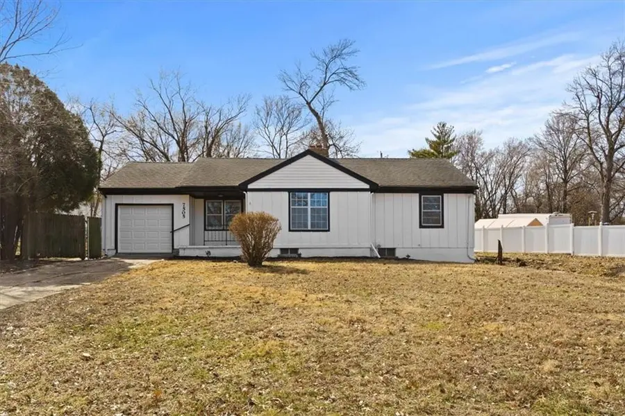 7505 E 130th ST, Grandview, MO 64030