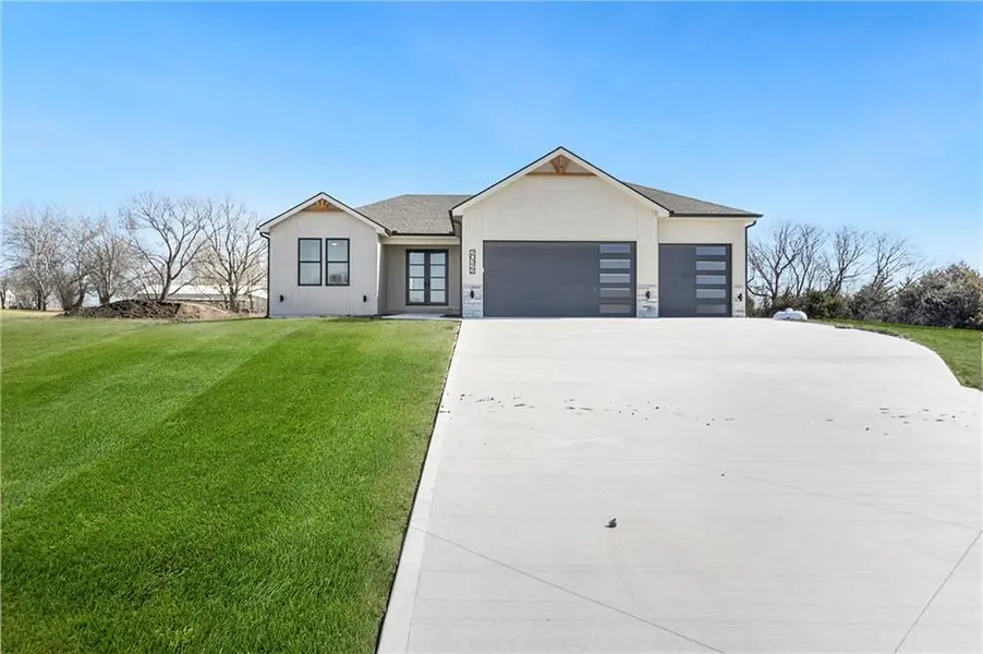 20322 166th ST, Basehor, KS 66007