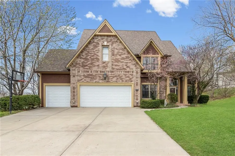 10400 River Hills DR, Parkville, MO 64152
