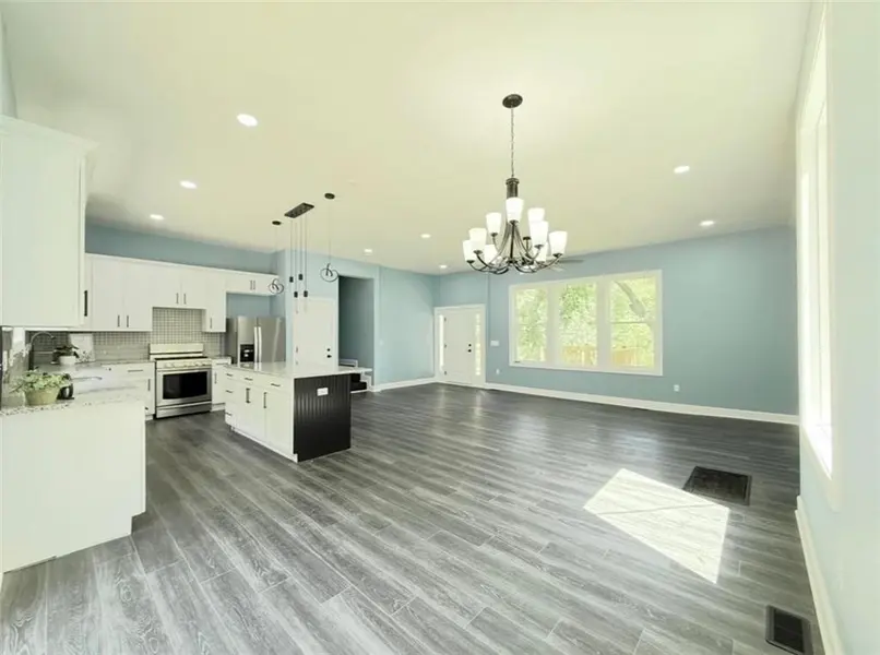2538 Roe LN, Kansas City, KS 66103