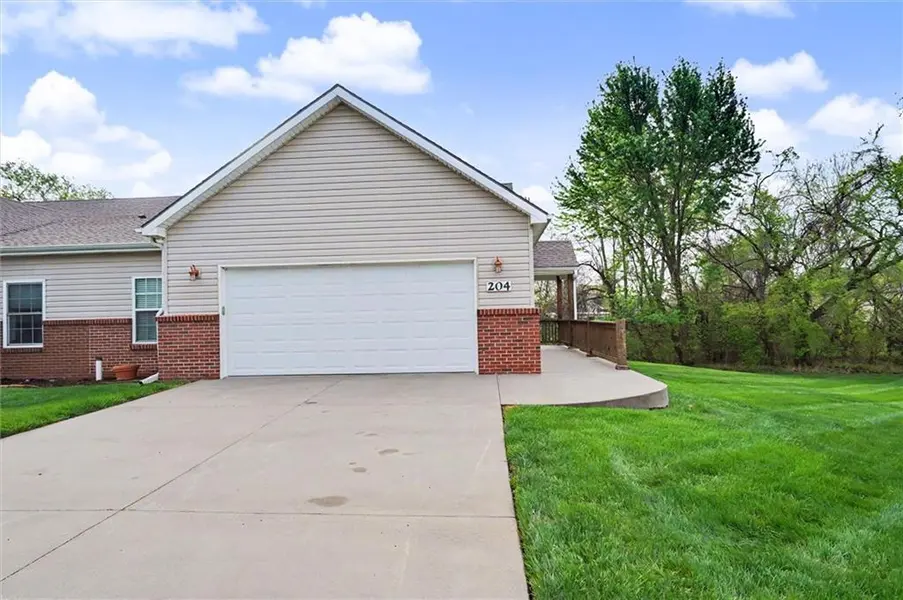 204 Crimson AVE, Baldwin City, KS 66006