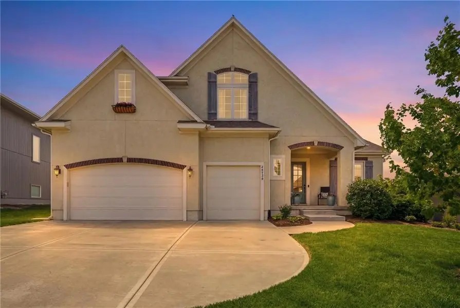 24739 W 92nd ST, Lenexa, KS 66227