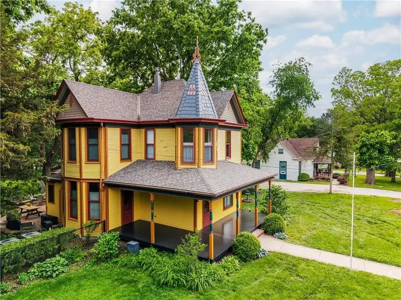 1704 SW Walnut ST, Blue Springs, MO 64015