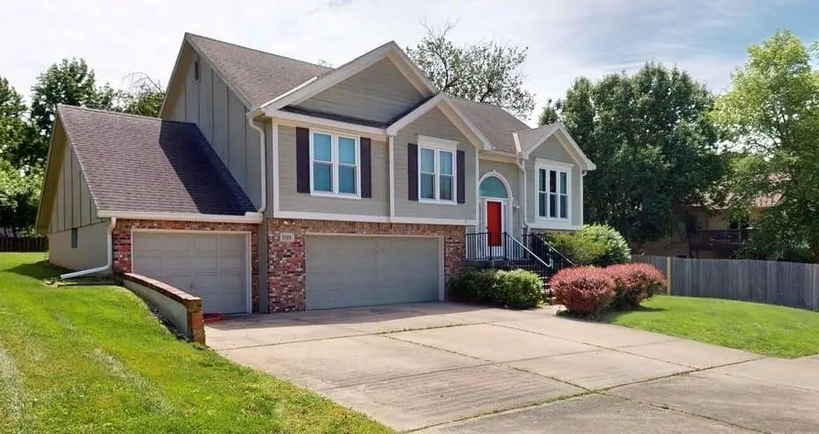3105 NW 57th ST, Kansas City, MO 64151