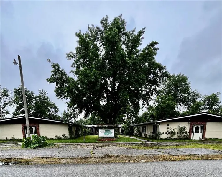 814 Walnut ST, Chetopa, KS 67336