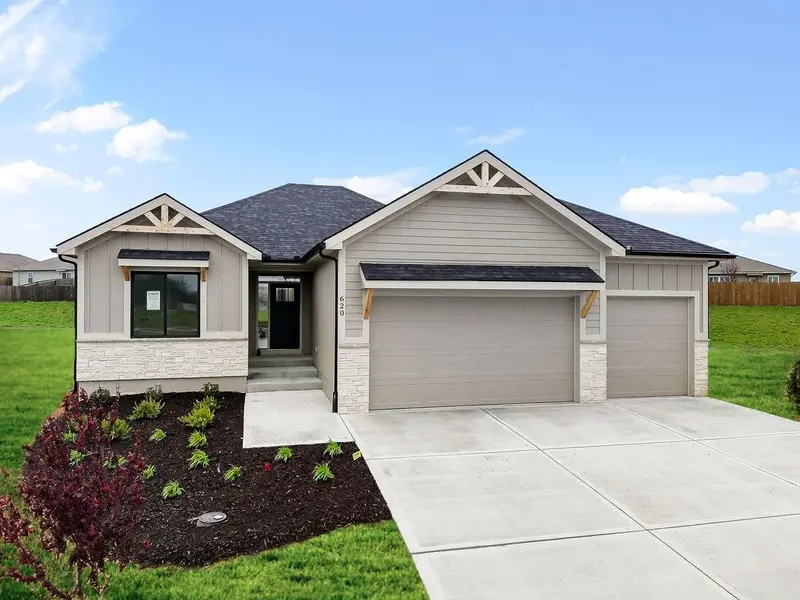 7904 SE Hoot Owl ST, Blue Springs, MO 64014
