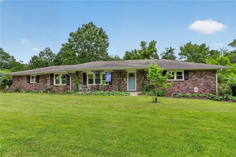 2400 W 103RD ST, Leawood, KS 66206