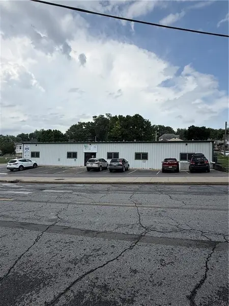 1203 N 6th ST, St Joseph, MO 64501
