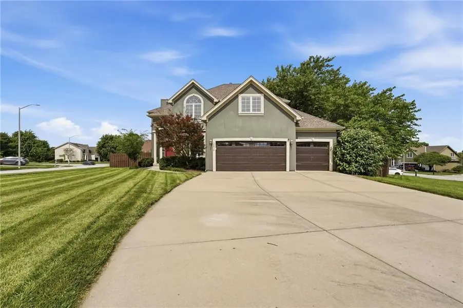 10816 N Mattox CT, Kansas City, MO 64154
