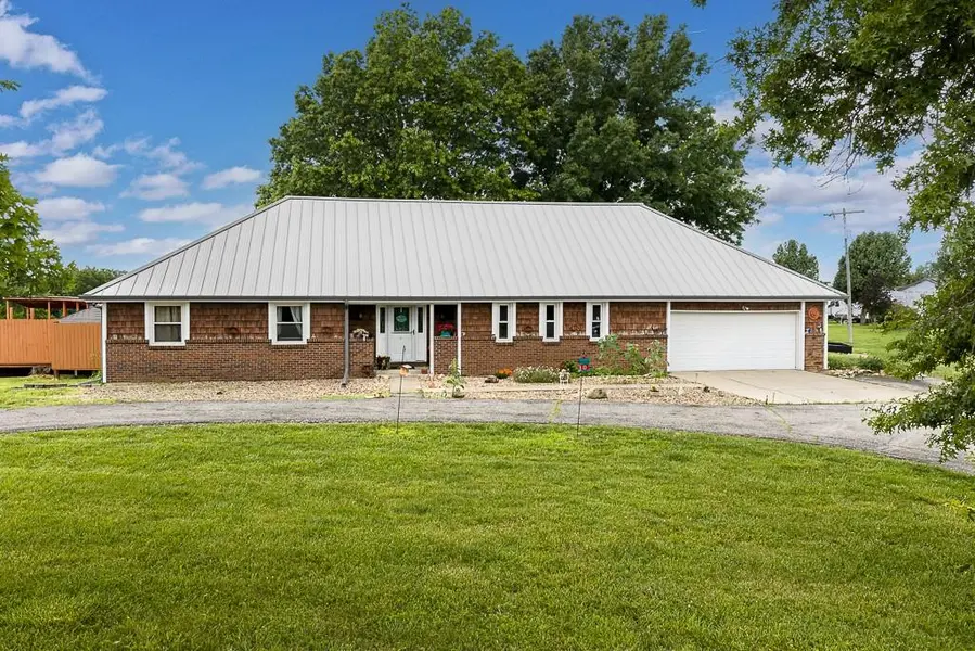 14435 166th ST, Bonner Springs, KS 66012