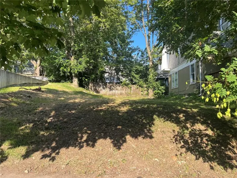 4235 Charlotte ST, Kansas City, MO 64110