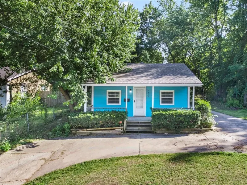 9421 E 67th TER, Raytown, MO 64133