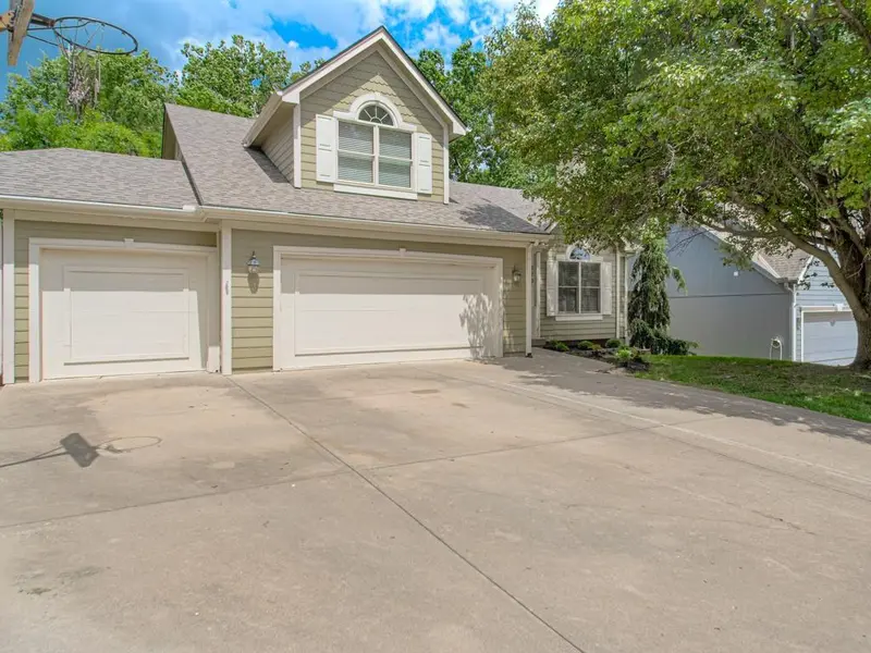 920 NE 102nd ST, Kansas City, MO 64155