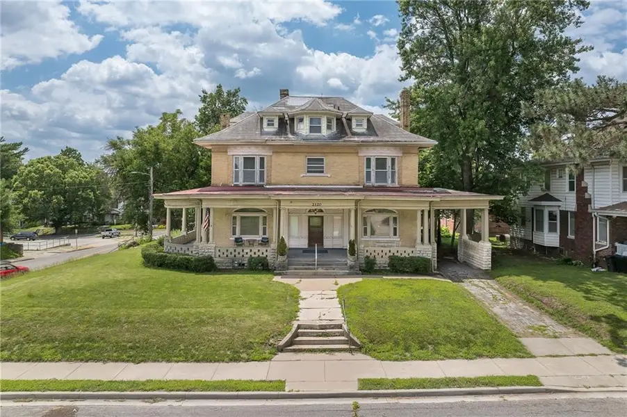 2120 Faraon ST, St Joseph, MO 64501