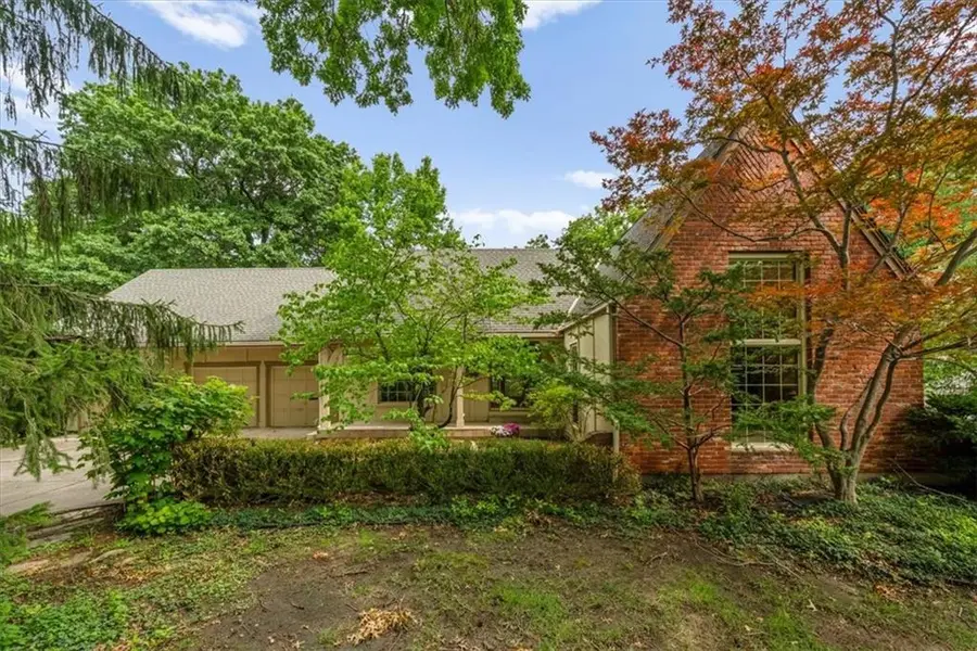 2326 W 95 ST, Leawood, KS 66206