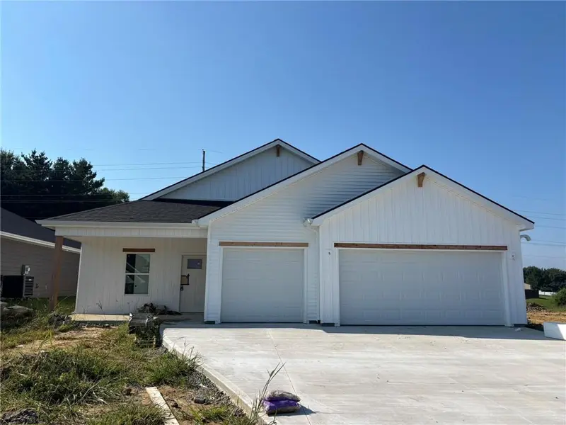 4810 S Creek Woods DR, St Joseph, MO 64507
